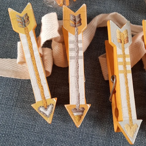 Clothespin Bunting Photo Wall Display Arrows Yellow Picture Clips Doorway Accent - Picture 2 of 4